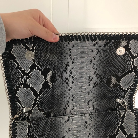 Snakeskin clutch (w/ strap) - Picture 3 of 7